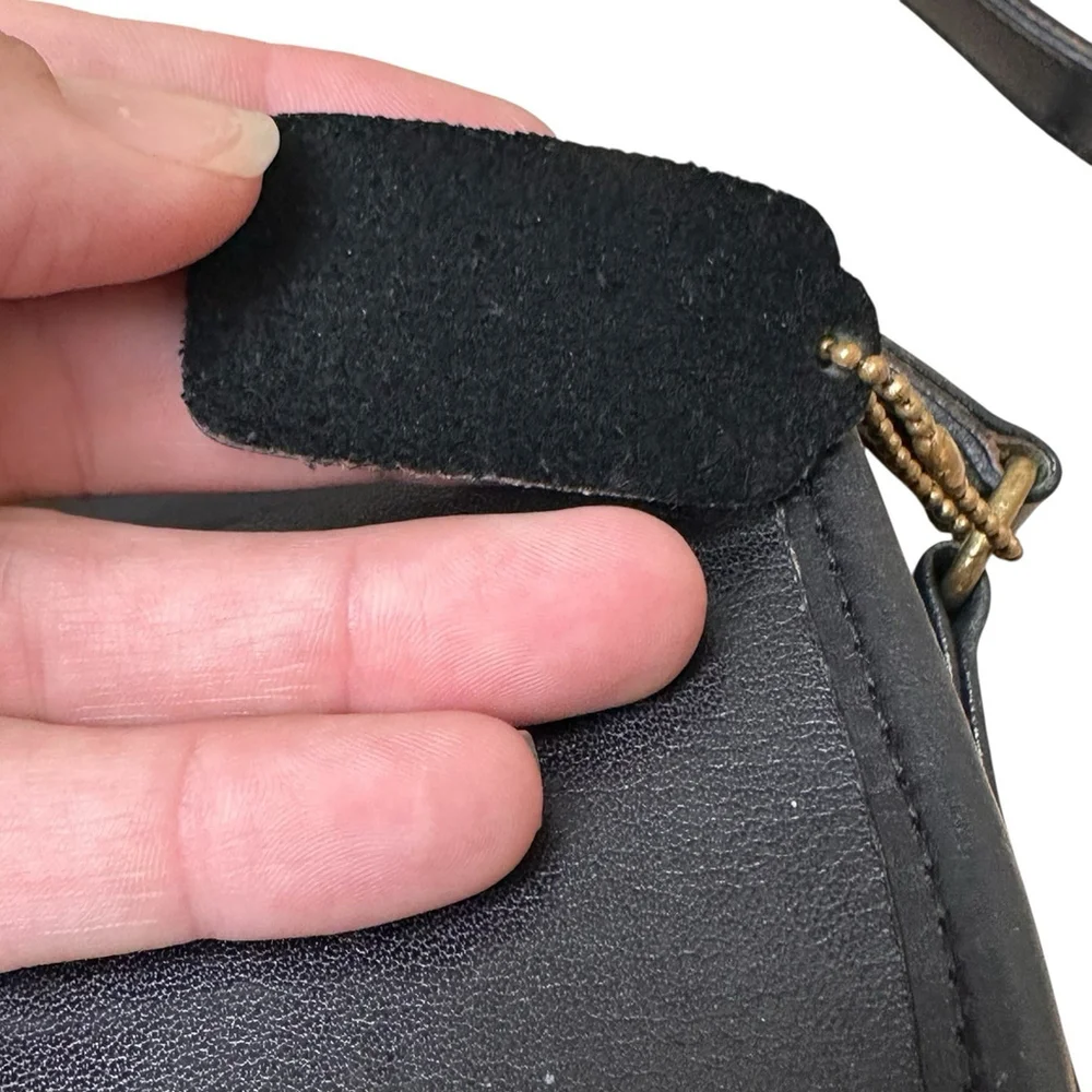 Coach Vintage Tailored Pouch #4110 Black Leather Flap Crossbody Purse 0440-936 - Picture 5 of 16